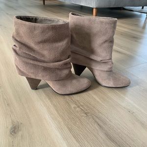 Brand new Steve Madden Carlsen ankle boots!